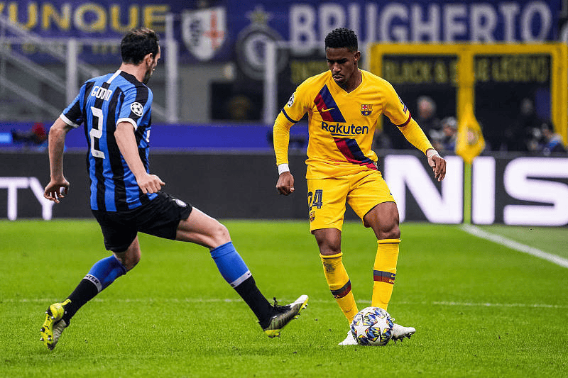 巴塞罗那遭遇雪藏，球员心态备受考验