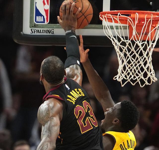 詹姆斯惊艳全场，复出首战轰40分助攻爆棚，三连败逆转取胜！